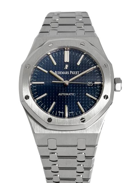 Audemars Piguet Royal Oak 15400ST .